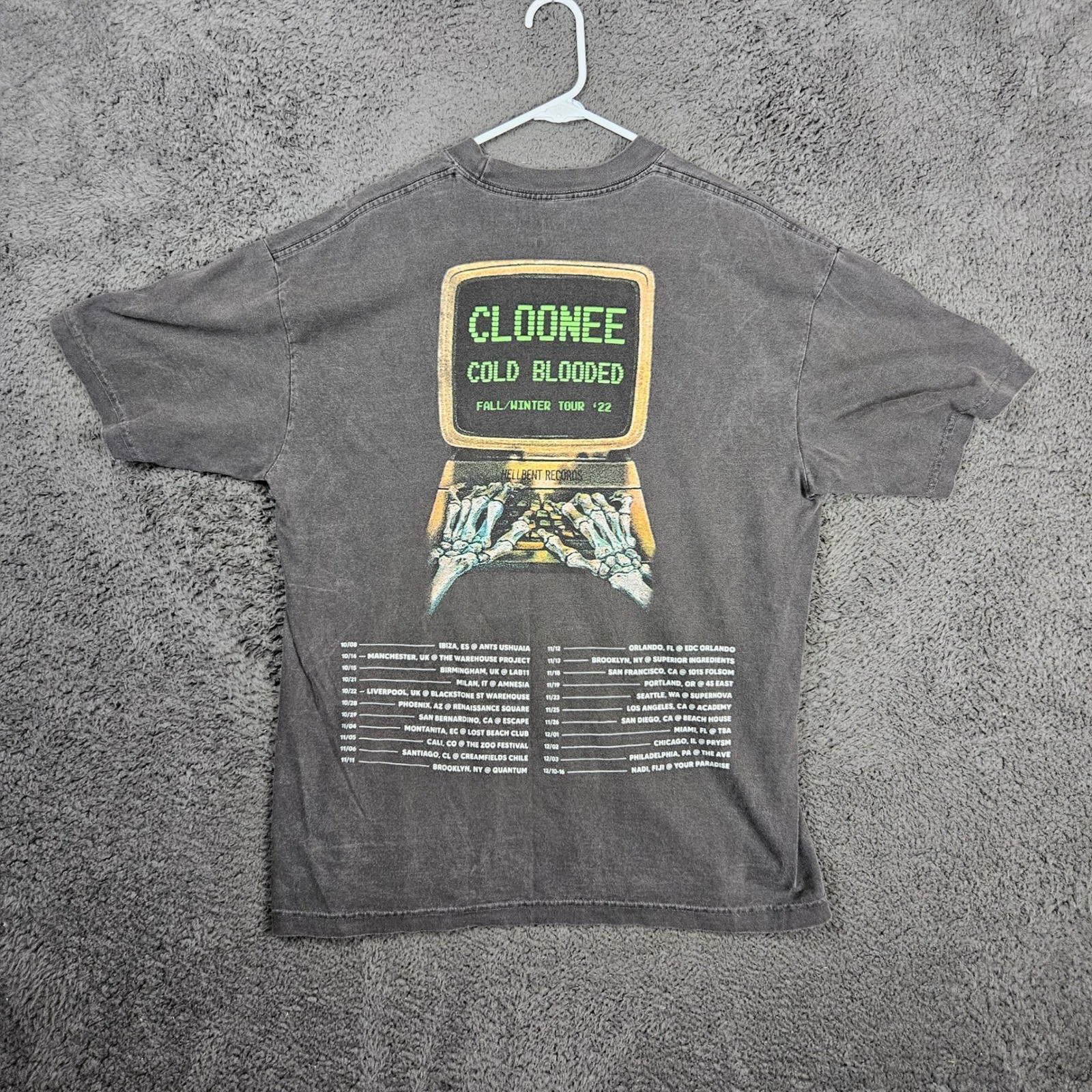 Cloonee Cold Blooded Fall/Winter Tour 22 Graphic T-Shirt Mens Large Faded Black gallery