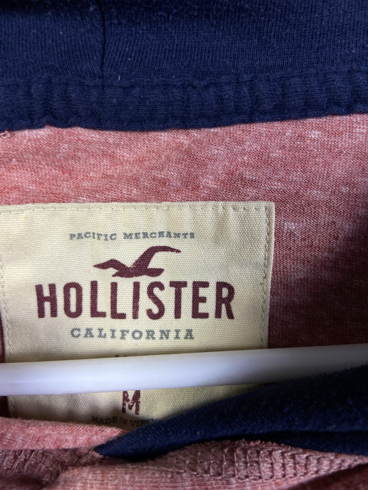 Hollister California Men's Red Hooded Tshirt Medium Surf Beach Lightweight EUC! gallery