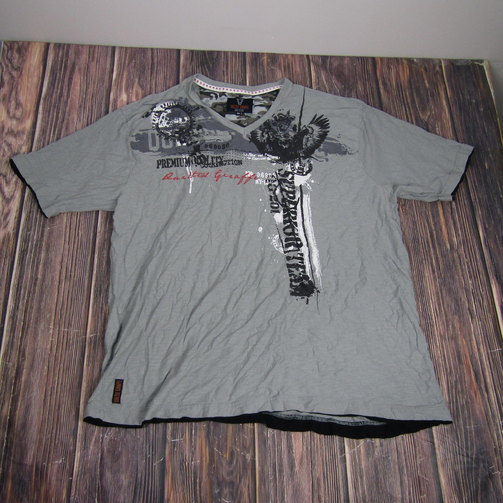 Quilted Giraffe Shirt Mens 5XL Gray Graphic V Neck Premium Collection Cotton Tee gallery