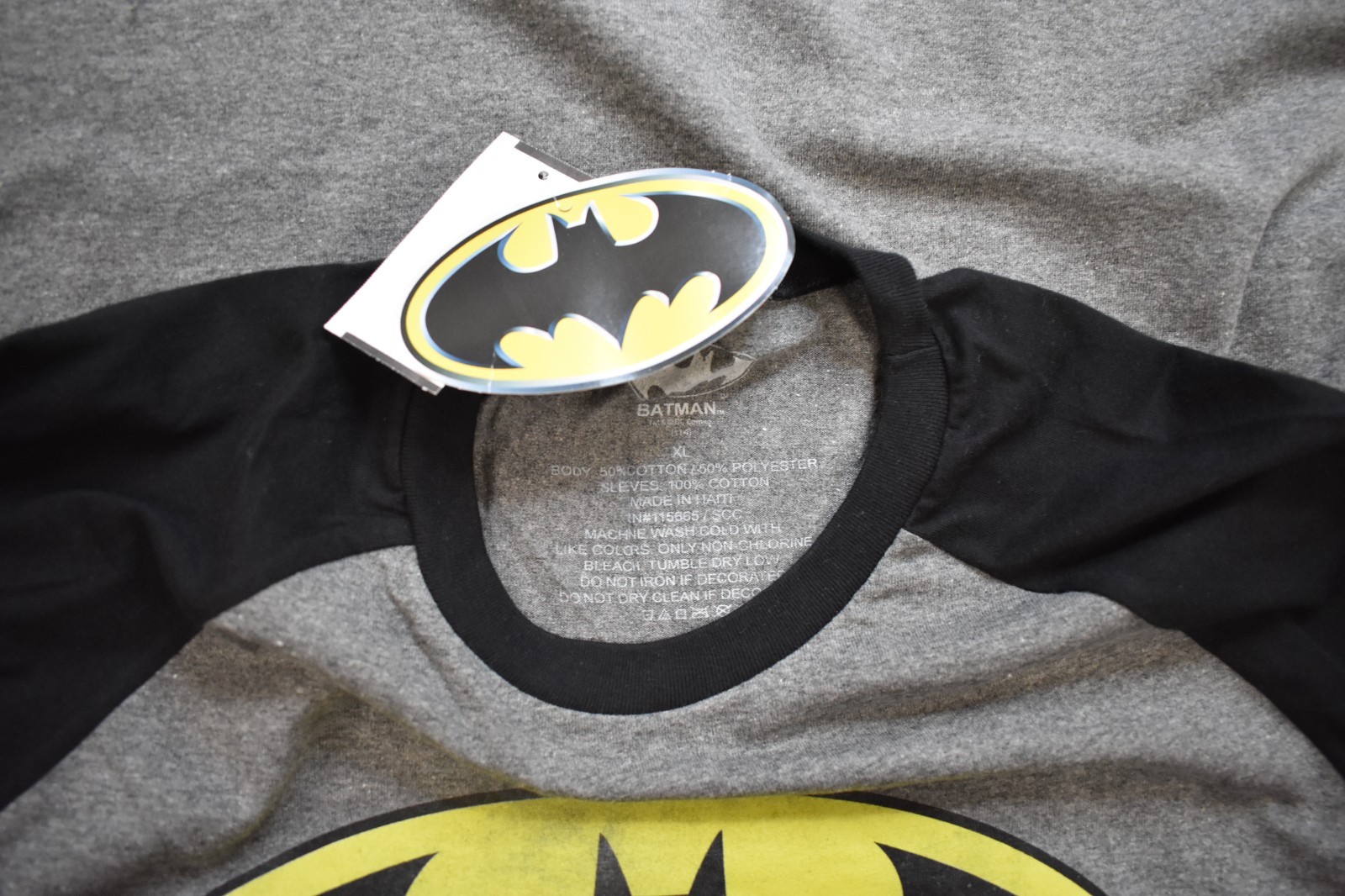 Batman 2-Tone Mens Heather Gray And Black 3/4 Sleeve Raglan Shirt NWT XL gallery