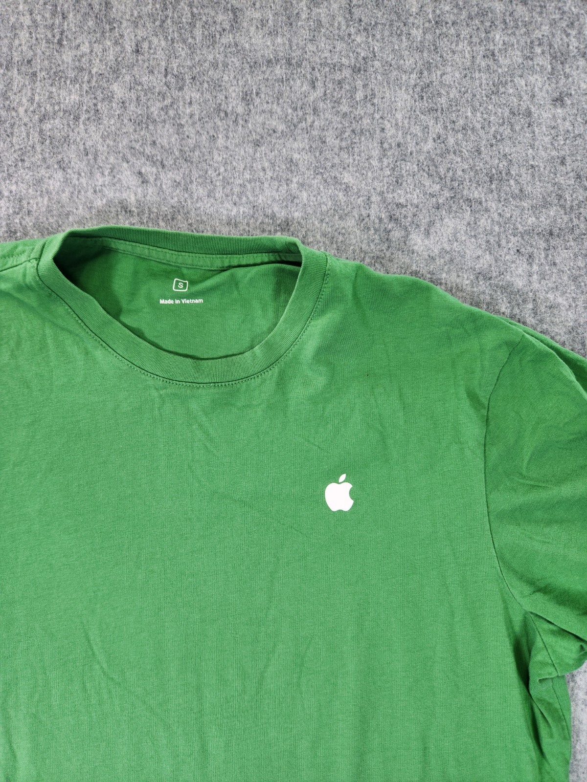 Apple Store Employee T-Shirt Short Sleeve Size Small Green Cotton Crew Neck gallery