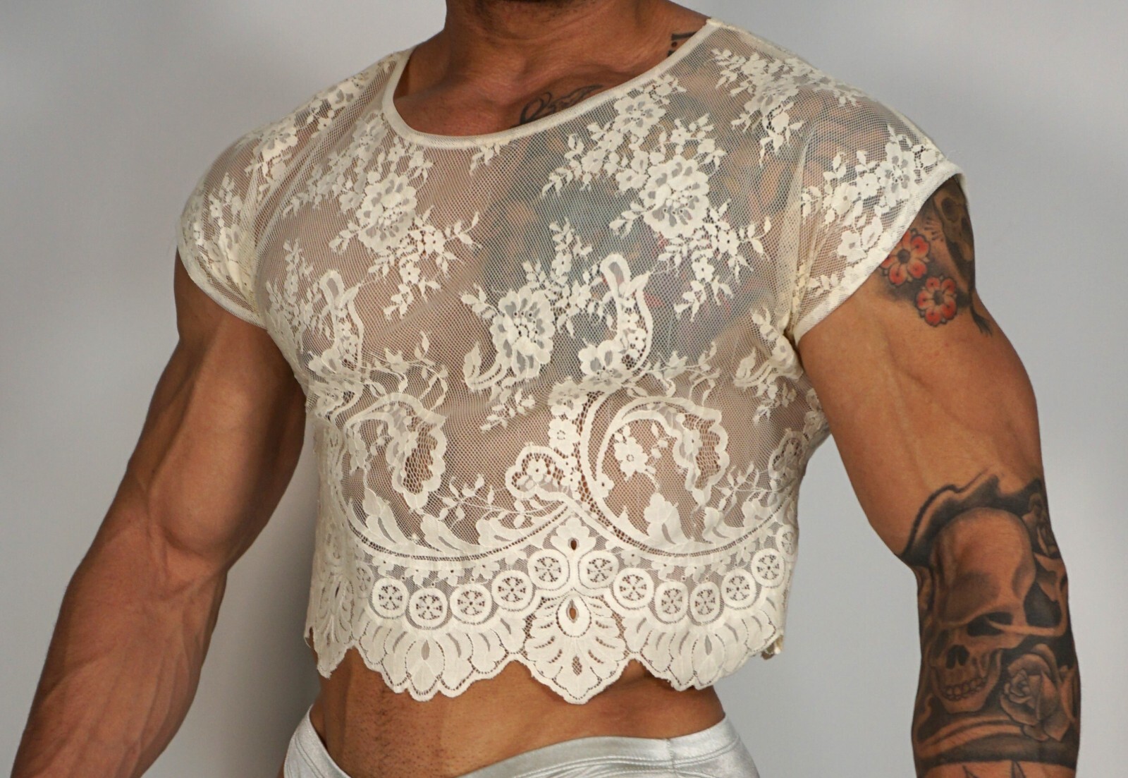 LACE CROPPED SHIRT SIZE MEDIUM gallery