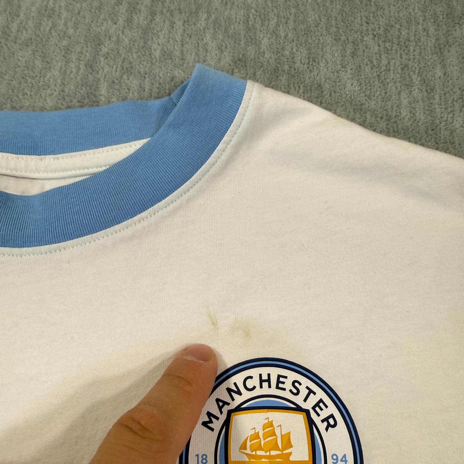 PUMA Manchester City FC T-Shirt Mens Medium White Manchester Calling Bee Soccer gallery