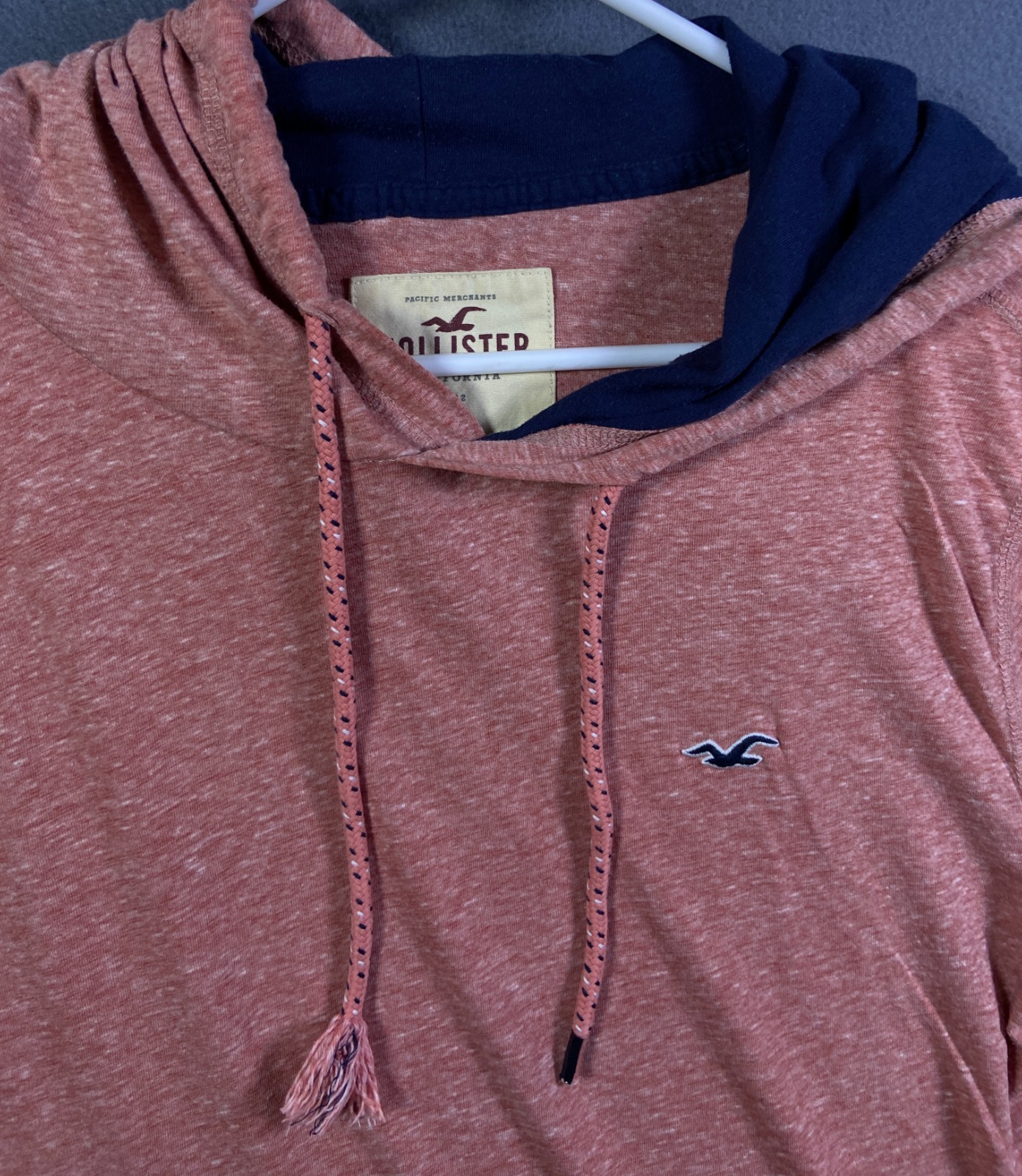 Hollister California Men's Red Hooded Tshirt Medium Surf Beach Lightweight EUC! gallery
