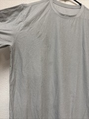 Vuori Men’s Gray Strato Tech Tee Short Sleeve Stretch Gym Sz XL Flaws