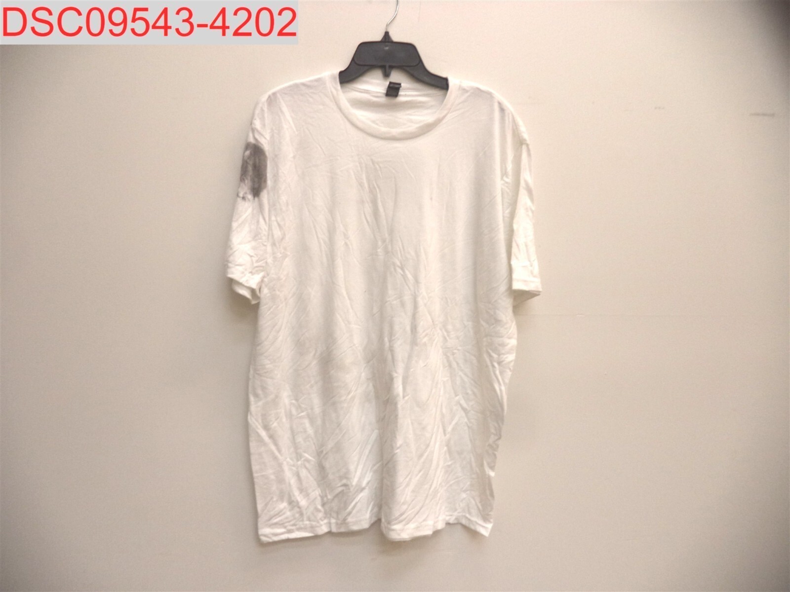 NWOT – Stain, District Men’s White 10 Pack Perfect Tri Crewneck Tees, Size L