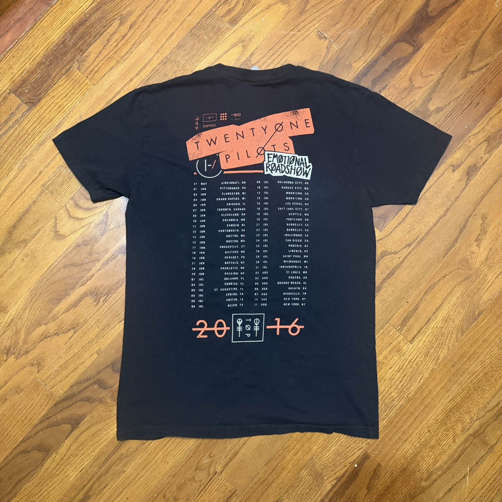 2016 Twenty One Pilots Emotional Roadshow Tour Double Sided T-Shirt Size Small gallery