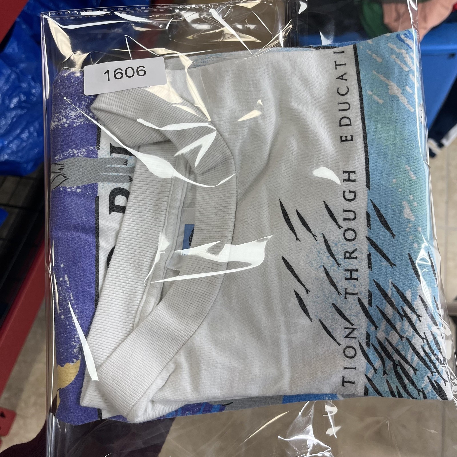 Vintage Kingstree Classic Shirt Mens M White Sea World Orca Graphic Tee 90s USA gallery