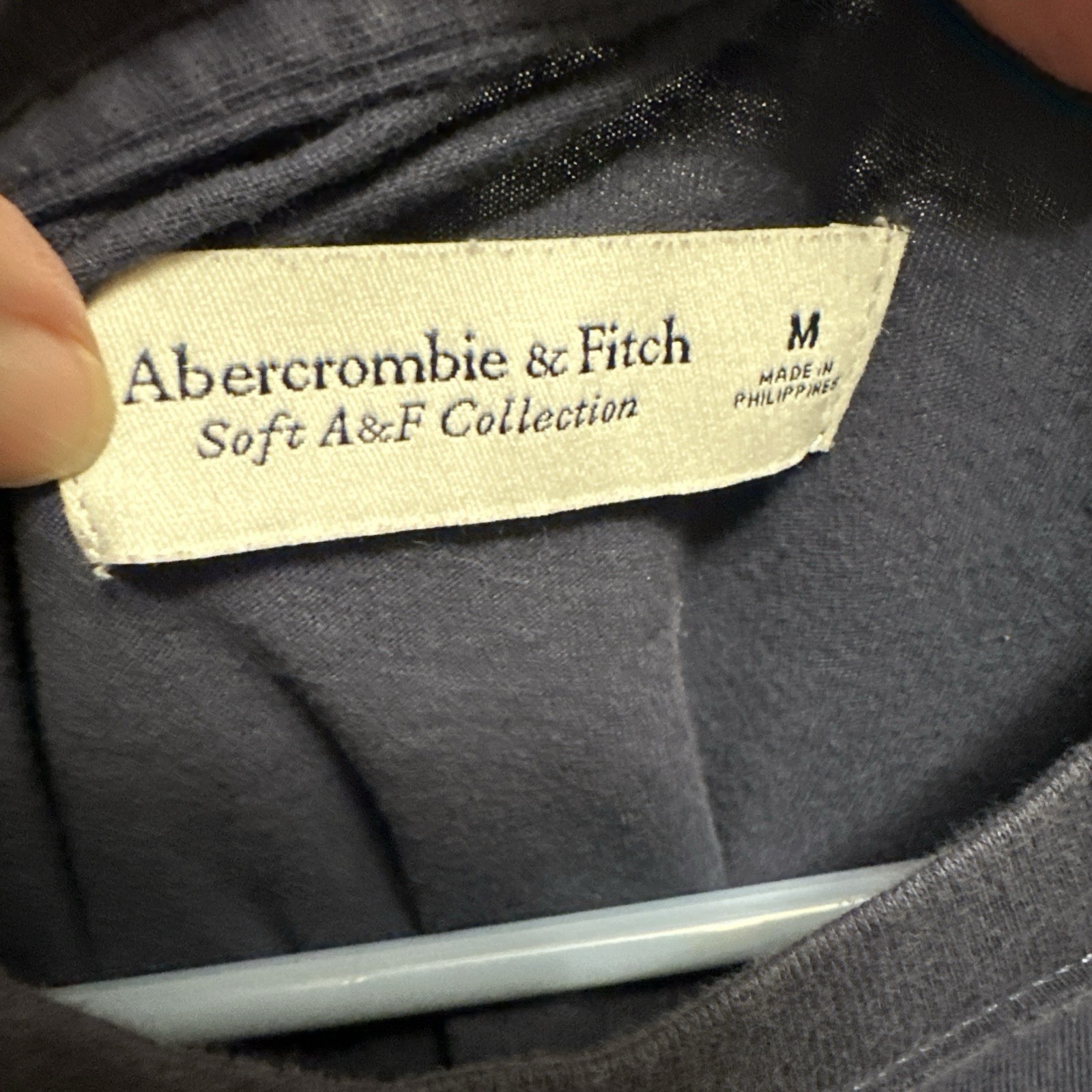 Women’s Abercrombie & FItch Cropped Crest Logo Tee Boxy Y2K Inspired Preppy M gallery