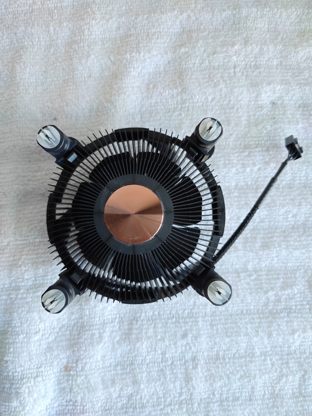 Intel Core i3 10105F With Intel Stock Cooler