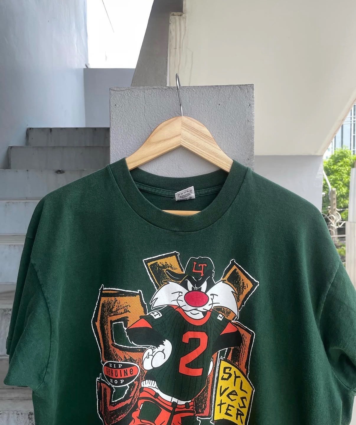 Vintage 90s Sylvester Looney Tunes T-Shirt gallery