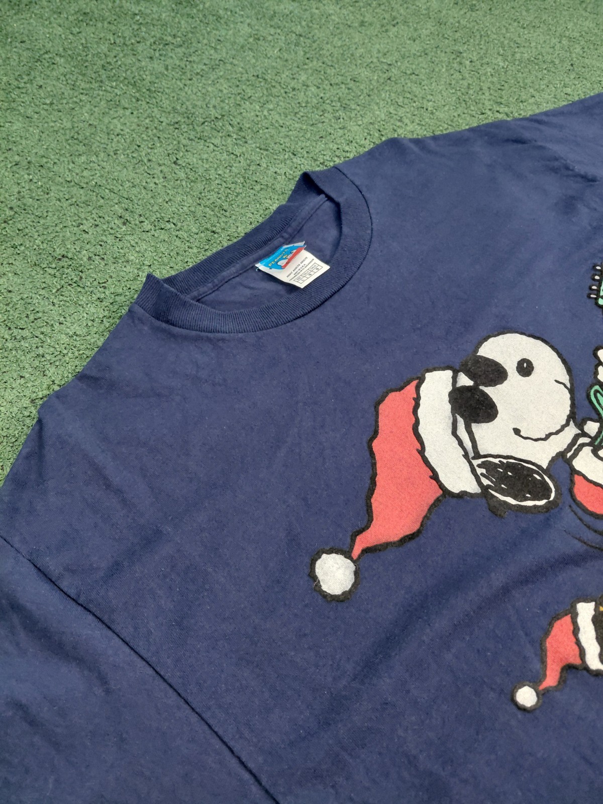 VINTAGE 90's Peanuts Tis The Season To Rock! Snoopy T Shirt Size Large gallery