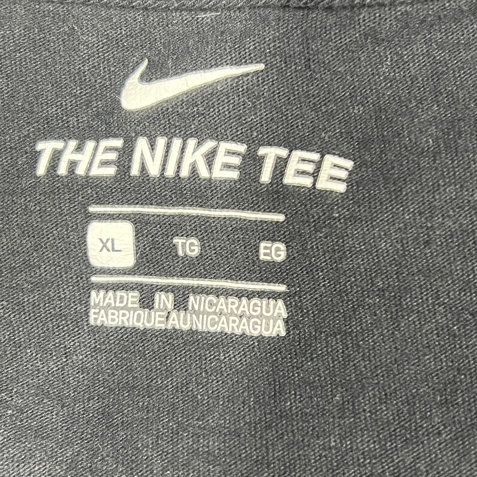 NIKE Tee Mens XL Black White Spellout Logo & Swoosh Pullover Cotton Comfy Top gallery