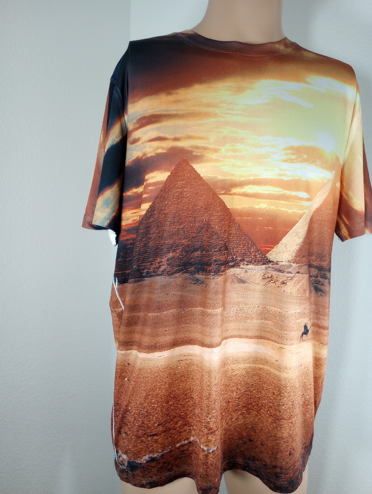 Preowned Super Massive Men's 2XL 95% Polyester 5% Lycra Egyptian Graphic T-Shirt gallery