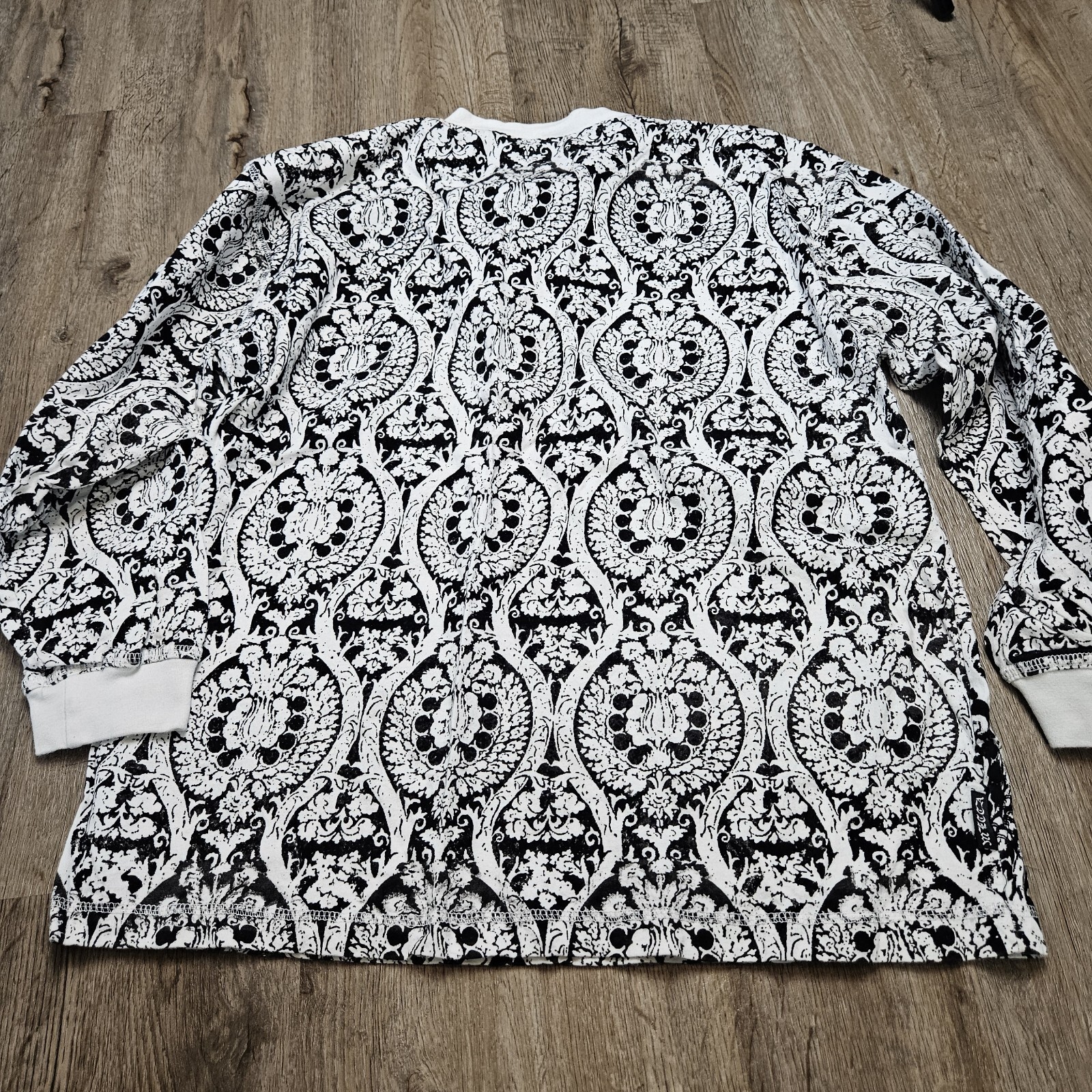 Vtg Mecca Streetwear Mens Long Sleeve T-Shirt All Over Print See Measurement 90s gallery