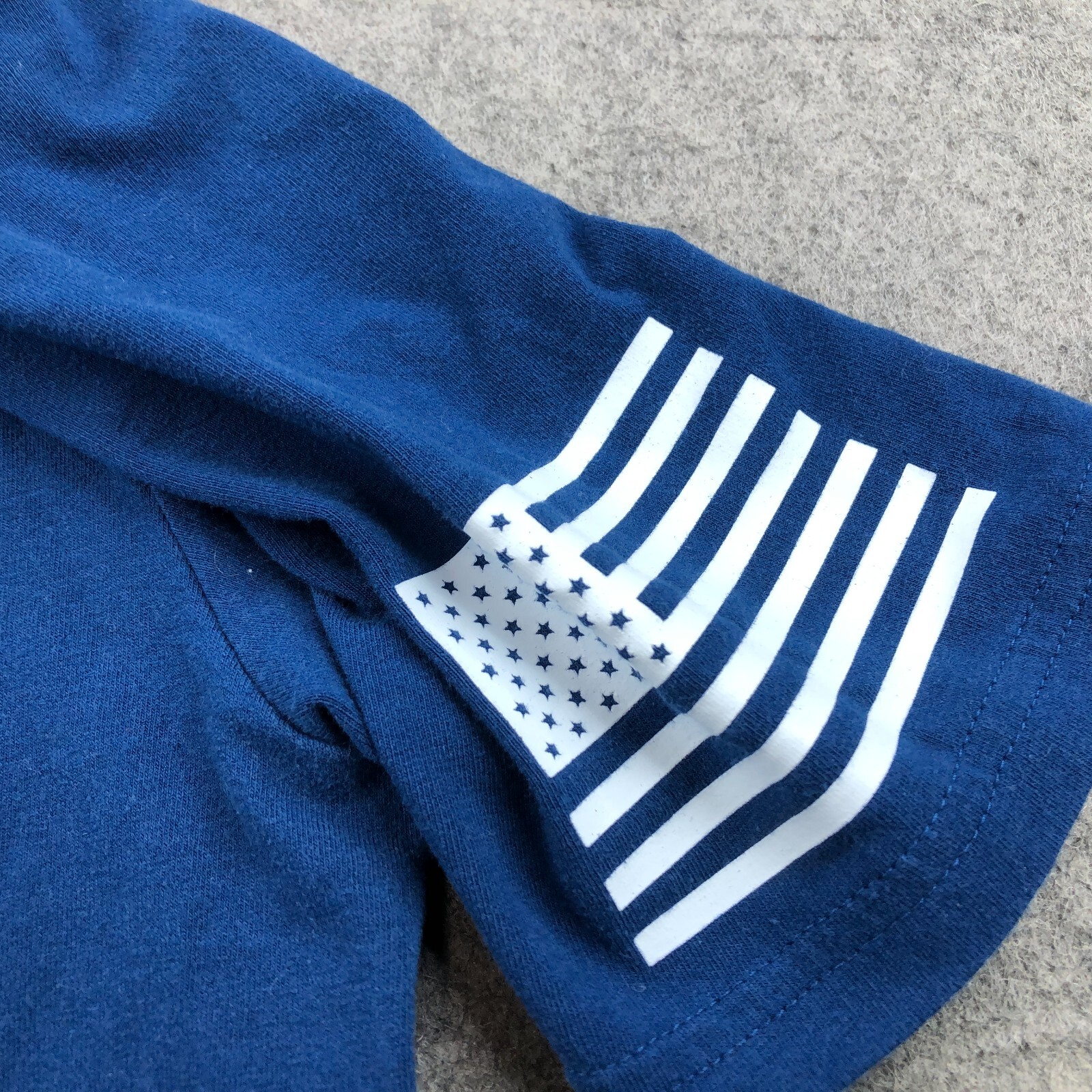 Under Armour Shirt Small Blue United States Of America Spell Out HeatGear Loose gallery