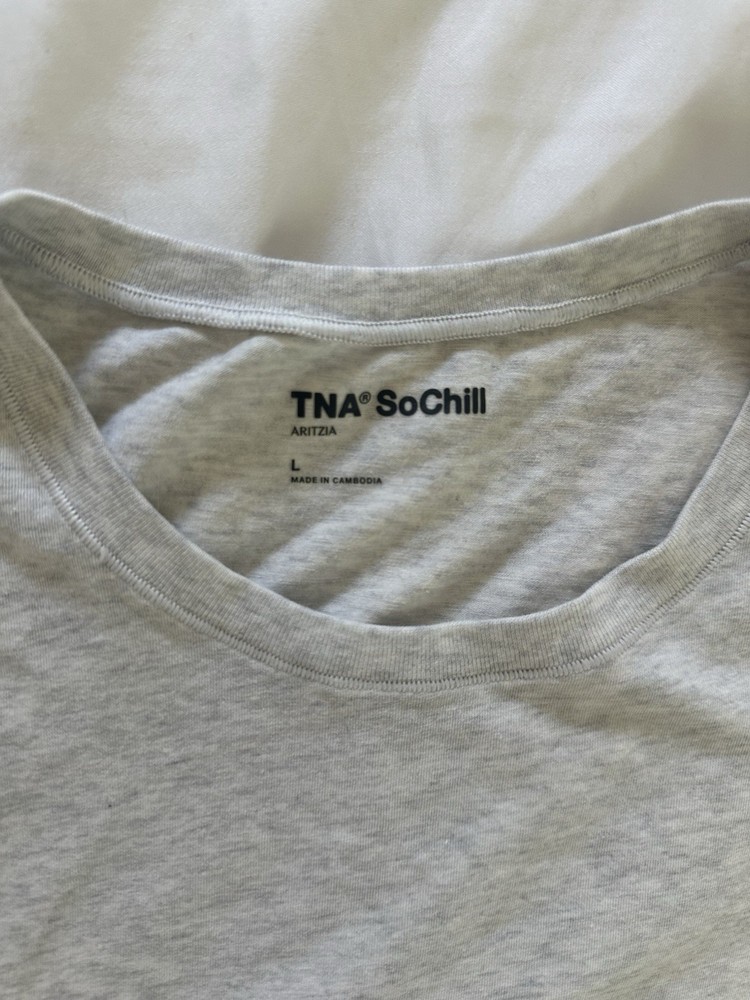 Aritzia TNA SoChill Gray Solid Crew Neck Short Sleeve Knit T-Shirt Size L