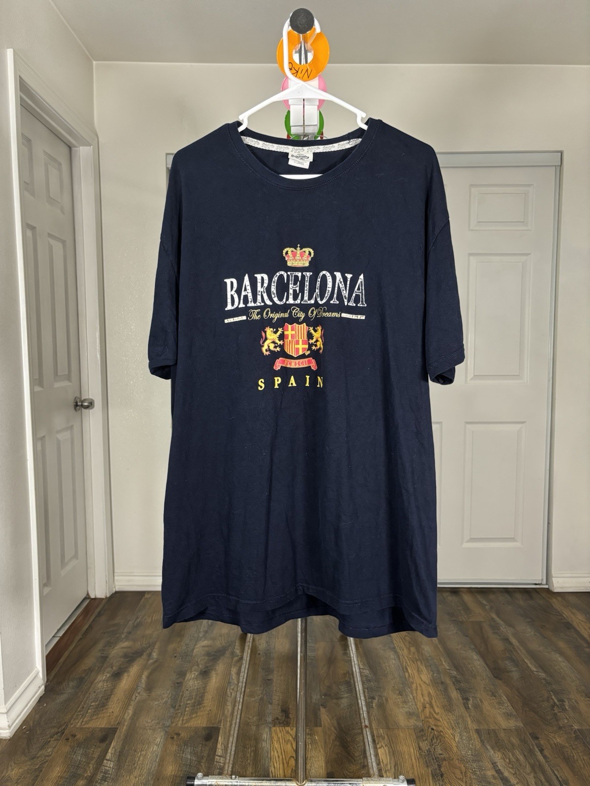 Oxiginals Barcelona Spain Travel Graphic Men's Navy Crew Neck T-Shirt Size 3XL gallery