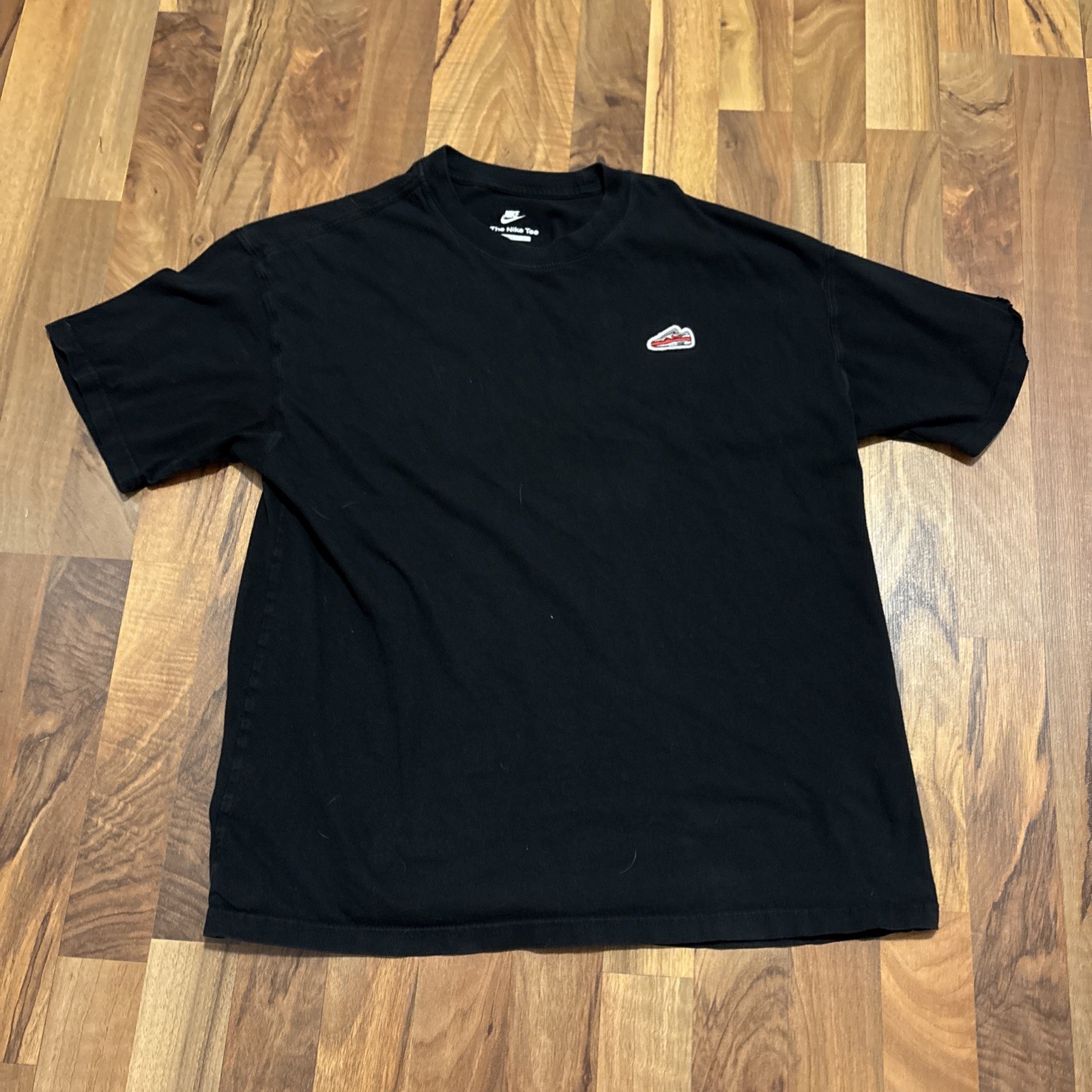 Nike The Nike Tee Loose Fit Embroidered Air Max Patch Sneacker Black Size Medium gallery
