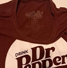 Drink Dr Pepper Logo Men’s Large Cotton T-Shirt Soda Logo Graphic Tee Luv Design