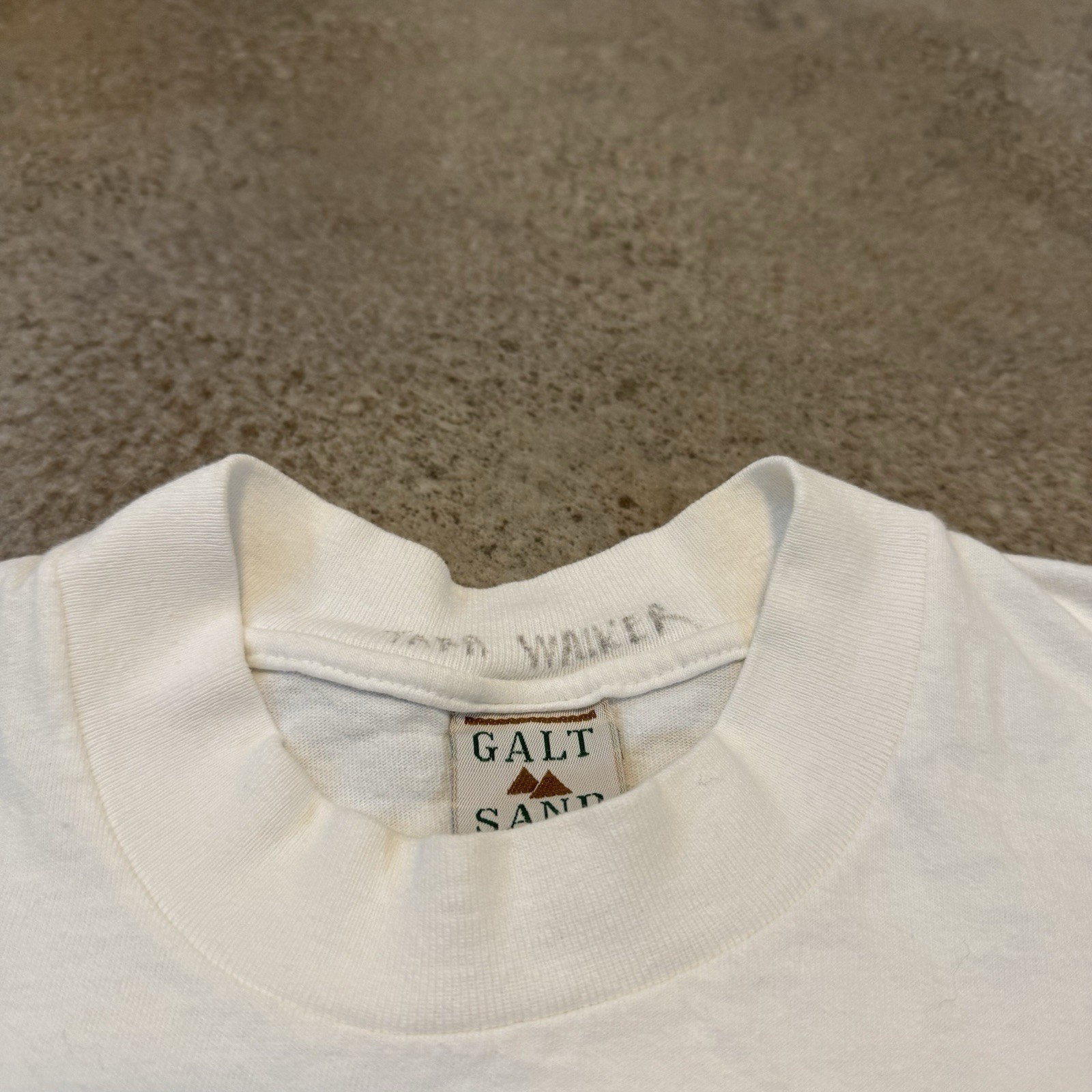 Vintage 90s Harvard University Crest Tee Shirt Fits Large Galt Sand White 1990s gallery
