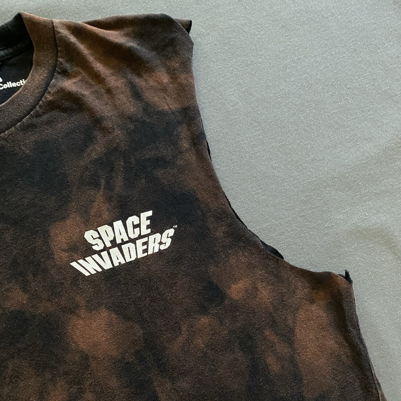 Uniqlo MoMa Space Invaders Tank Top Mens M Black Bleach Dye Cut Sleeves gallery