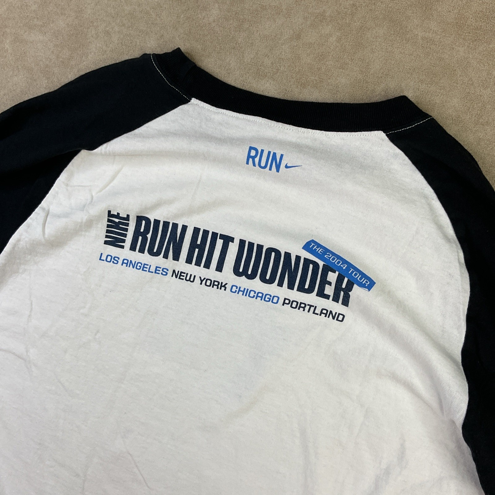 Vintage Nike Shirt Sz 2XL Run Hit Wonder The 2004 Tour Pullover Concert T-Shirt gallery