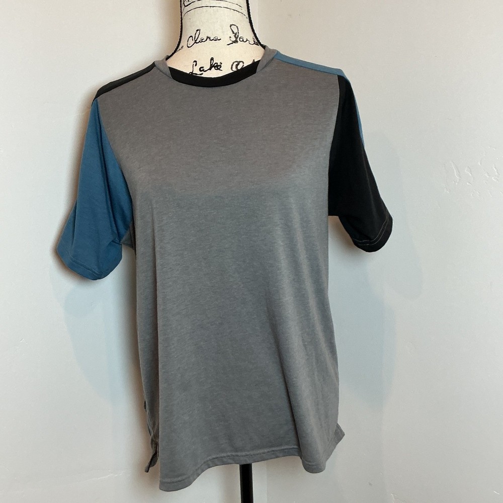 686 Everywhere Collection Technical Apparel Colorblock T Shirt M Gray Blue Black