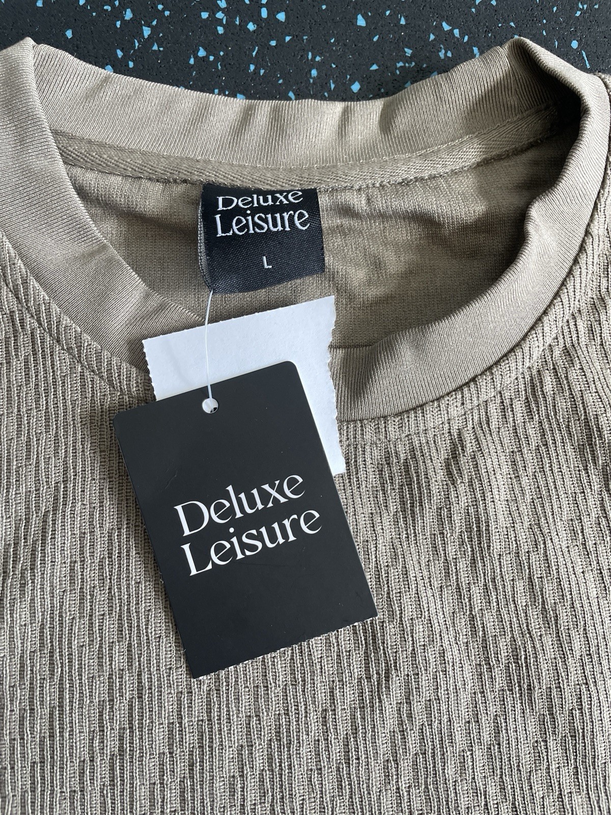 Deluxe Leisure Textured Knit T Shirt Mens Large Taupe Short Sleeve Brand New gallery