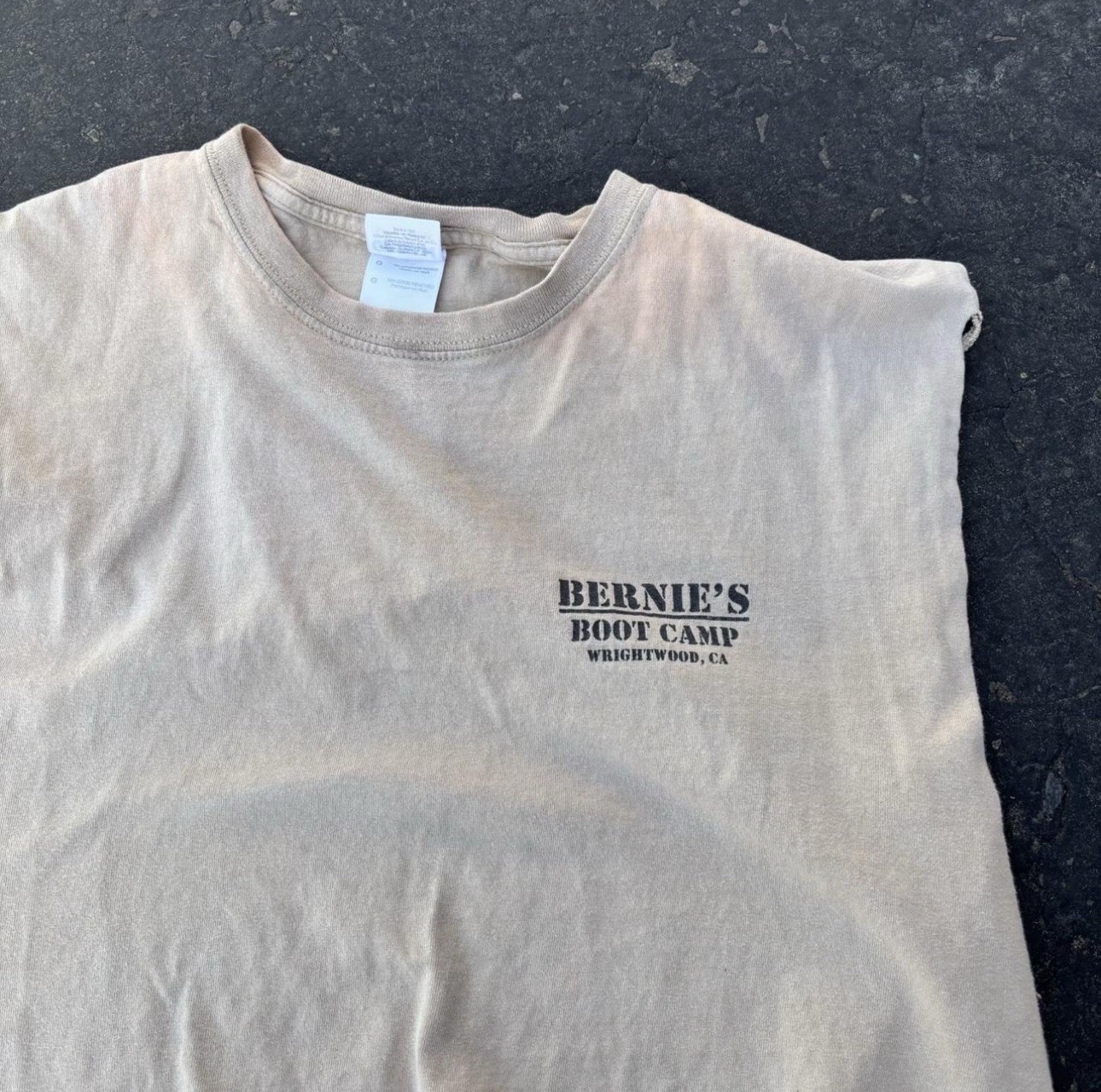 Bernie’s Boot Camp Tank Top Wrightwood CA Graphic Cut Off Shirt Mens Large Beige gallery