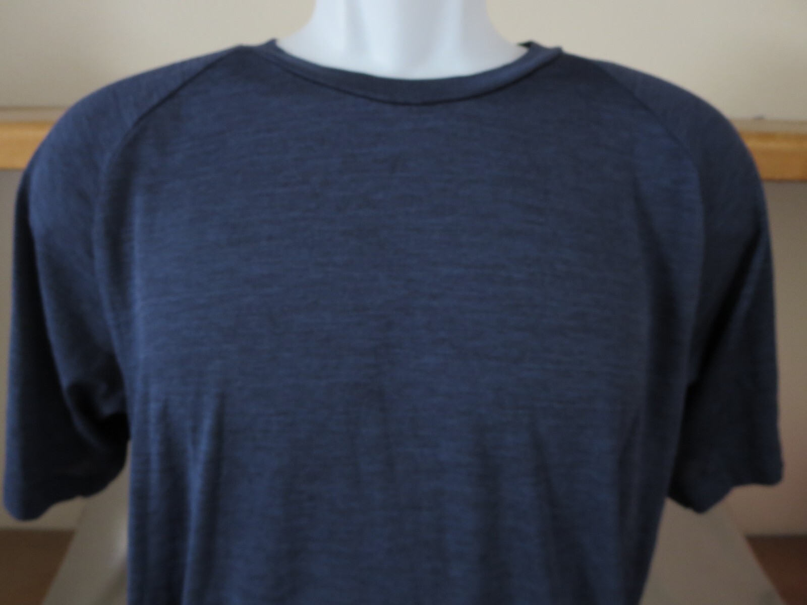 New Uniqlo Blue T-Shirt Short Sleeved Breathable Vented Quick Drying Size XL gallery