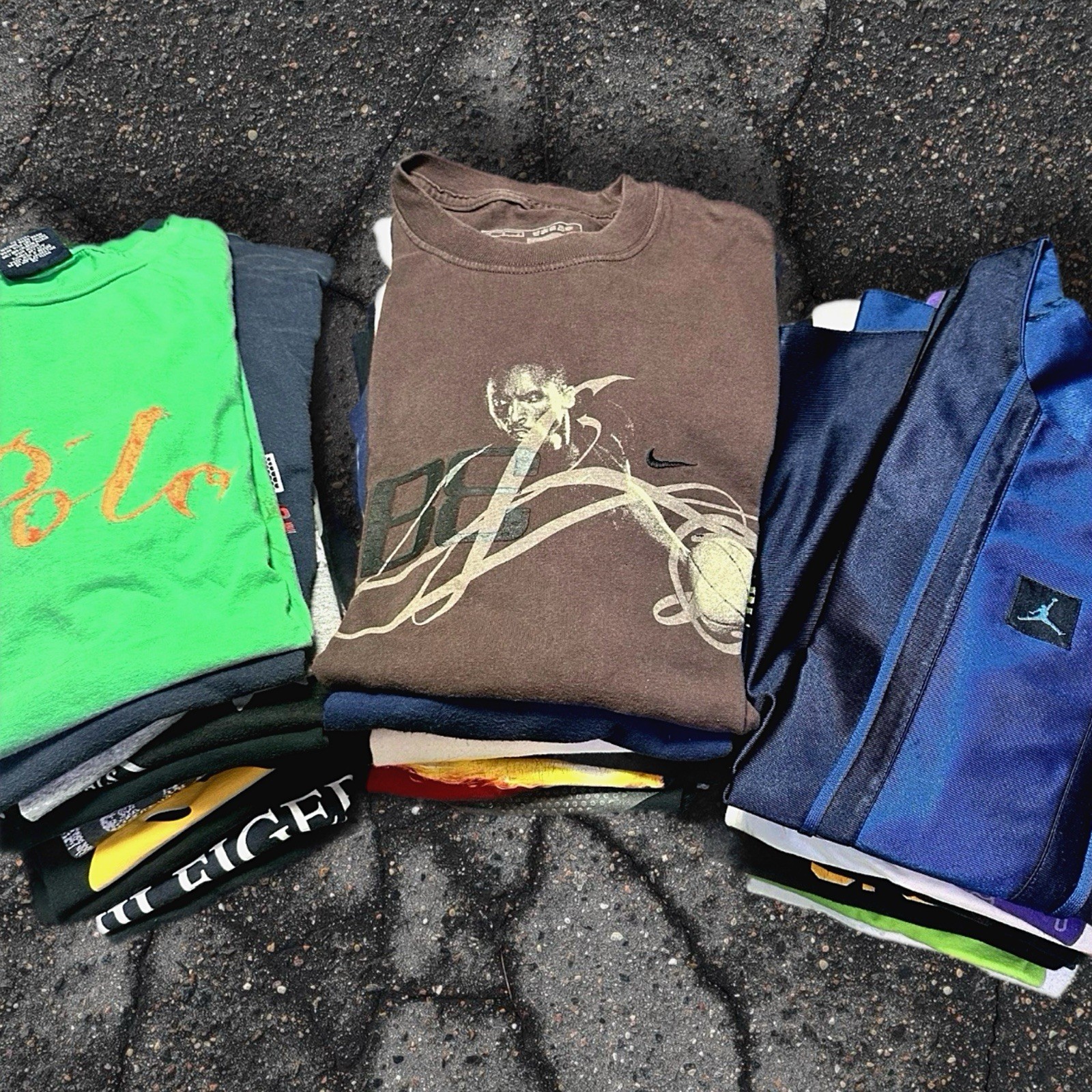 30x Sport/Street Mix Graphic T Shirts LOT NIKE POLO 2000s Reseller Y2K TEES KOBE gallery