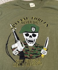 Vintage 80s US Military Skeleton Special Forces Never Die Hell Regroup T Shirt