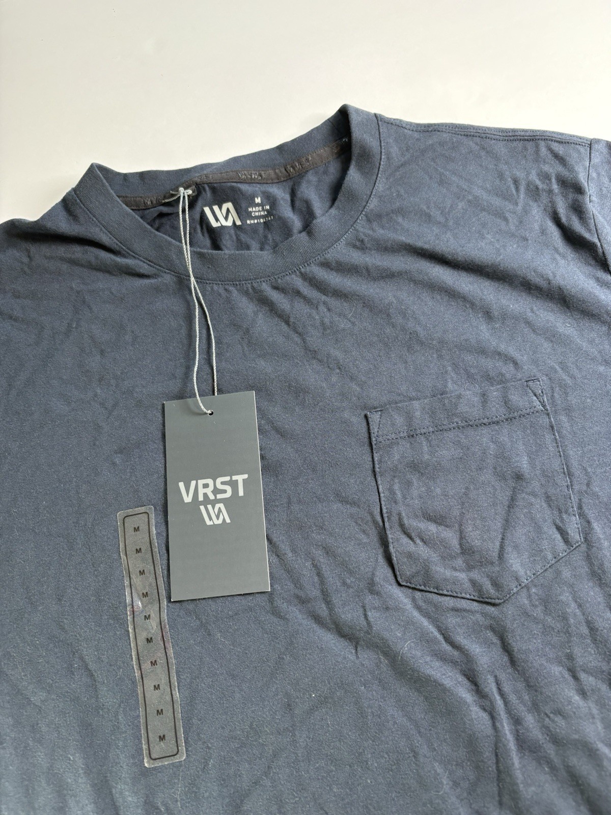 VRST Men’s Medium Essential Pocket Darker Ardosia Slate Tshirt NWT Breathe UVP30