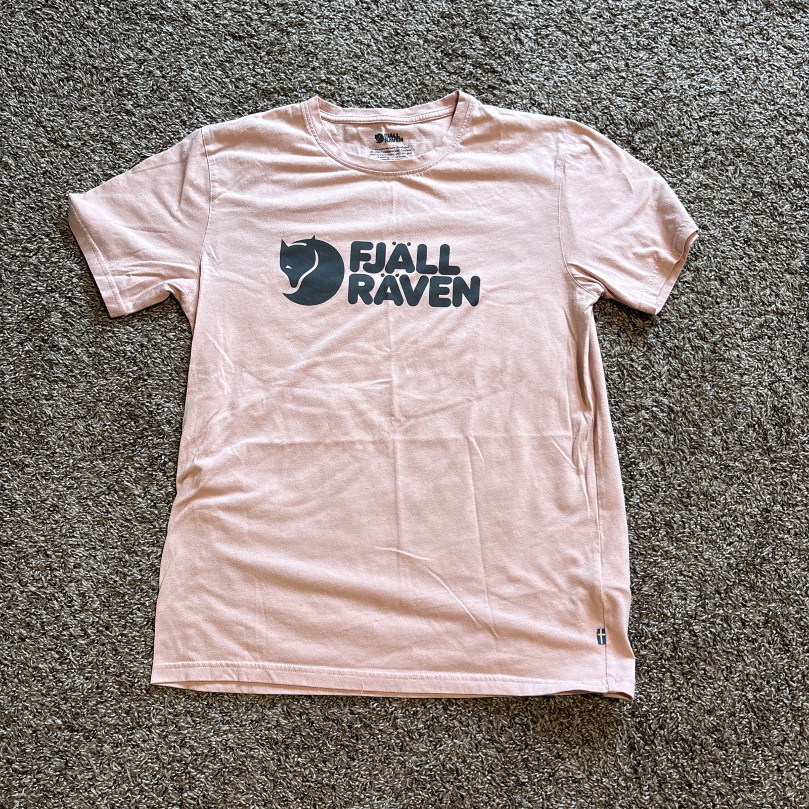 Fjall Raven Logo T Shirt Men’s Size M Dusty Rose Hiking Outdoors Cotton blend gallery