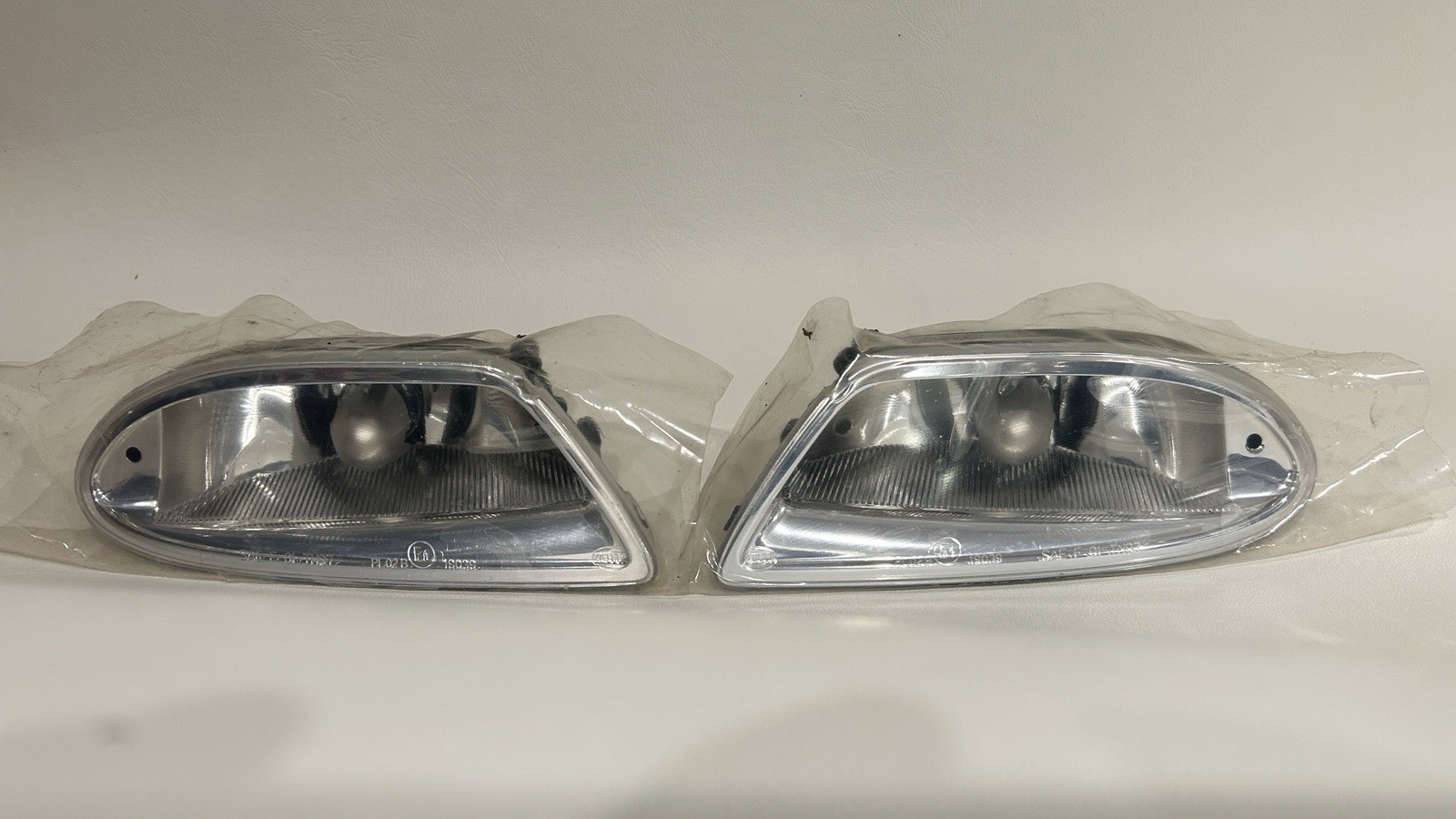 OEM Front RH & LH Foglamps with 2000Hr H8 Osram bulb. Mercedes-Benz ML 320-500