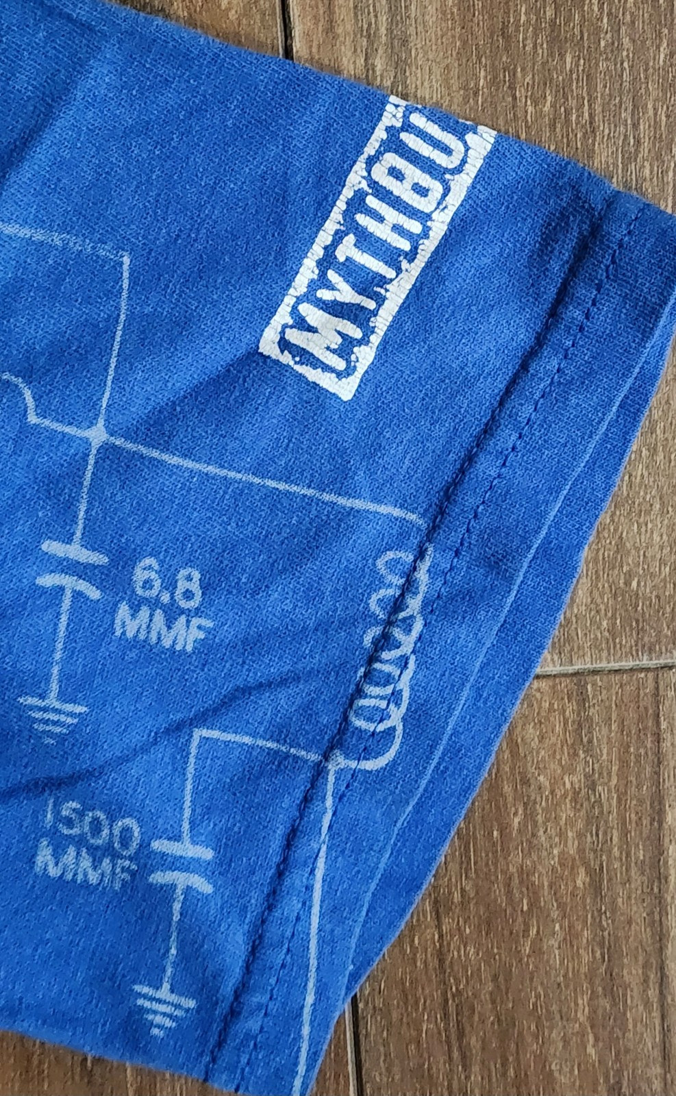 Mythbusters T-Shirt Men's Sz Small All Over Print Discovery Channel 2011 Tee gallery