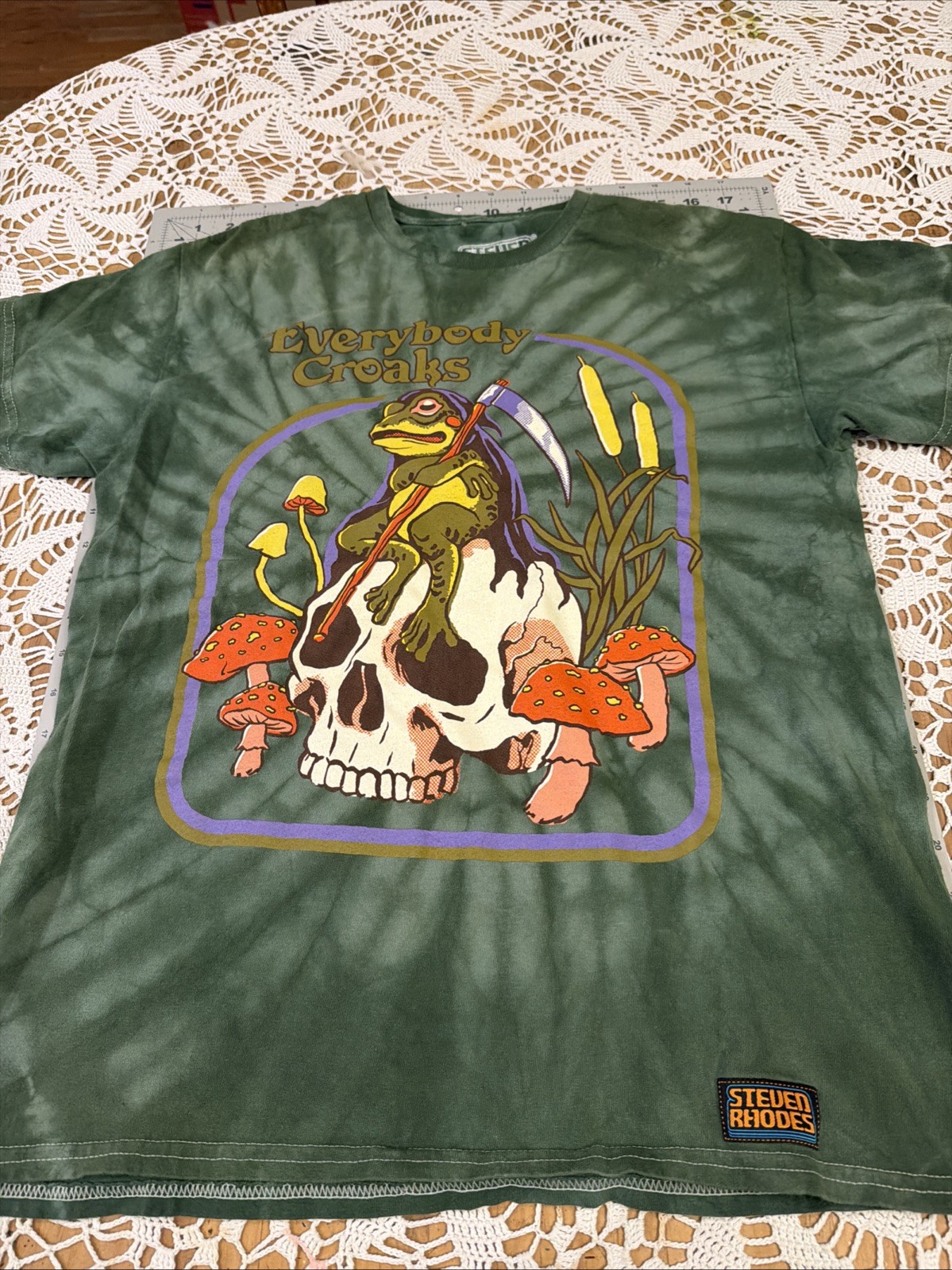 Spencer’s Everybody Croaks by Steven Rhodes Green Tie-Dye T-shirt SIZE S Small gallery