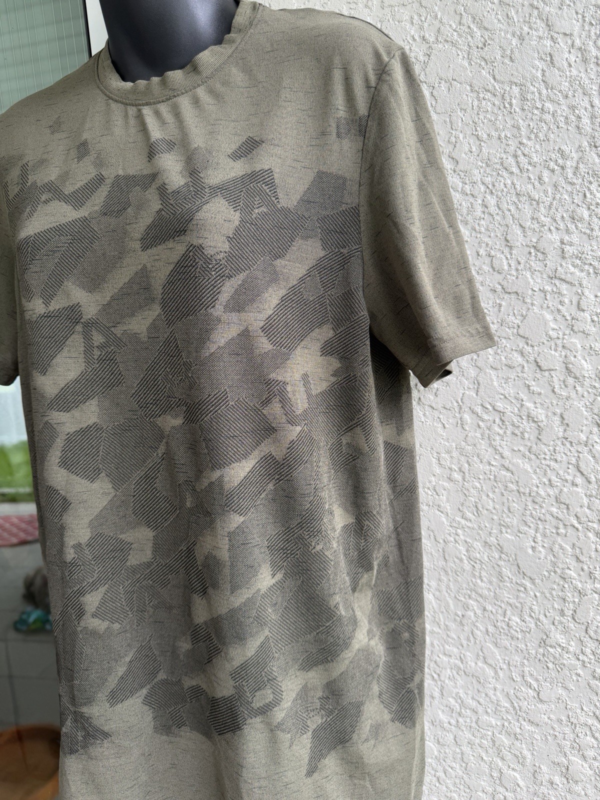 Under Armour Men's Green Camouflage Fitted Crew Neck Short Sleeve T-Shirt Size M gallery
