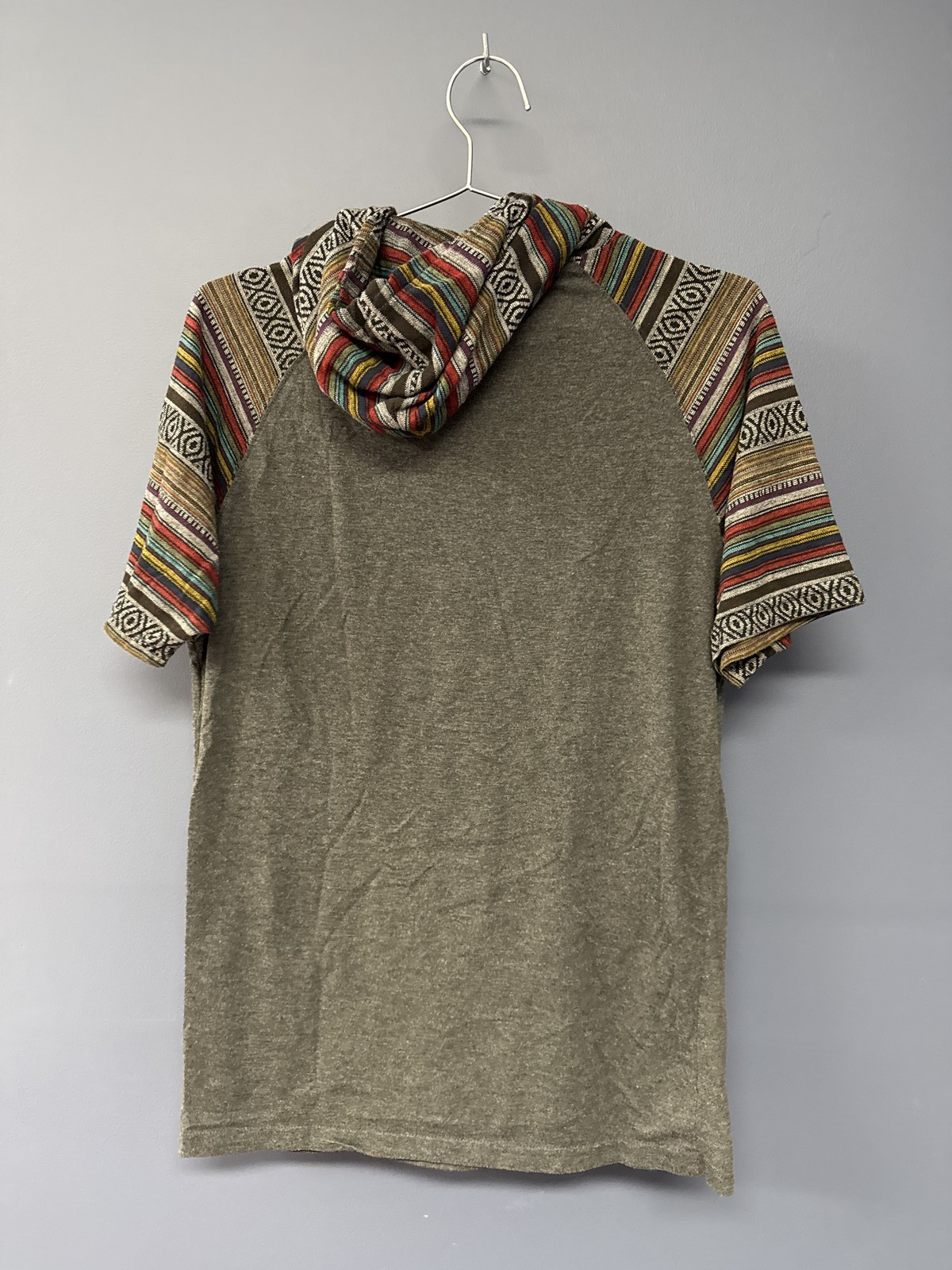 Beautiful Giant Baja Style Short Sleeve Hoodie Gray Multicolor Trim Size L gallery