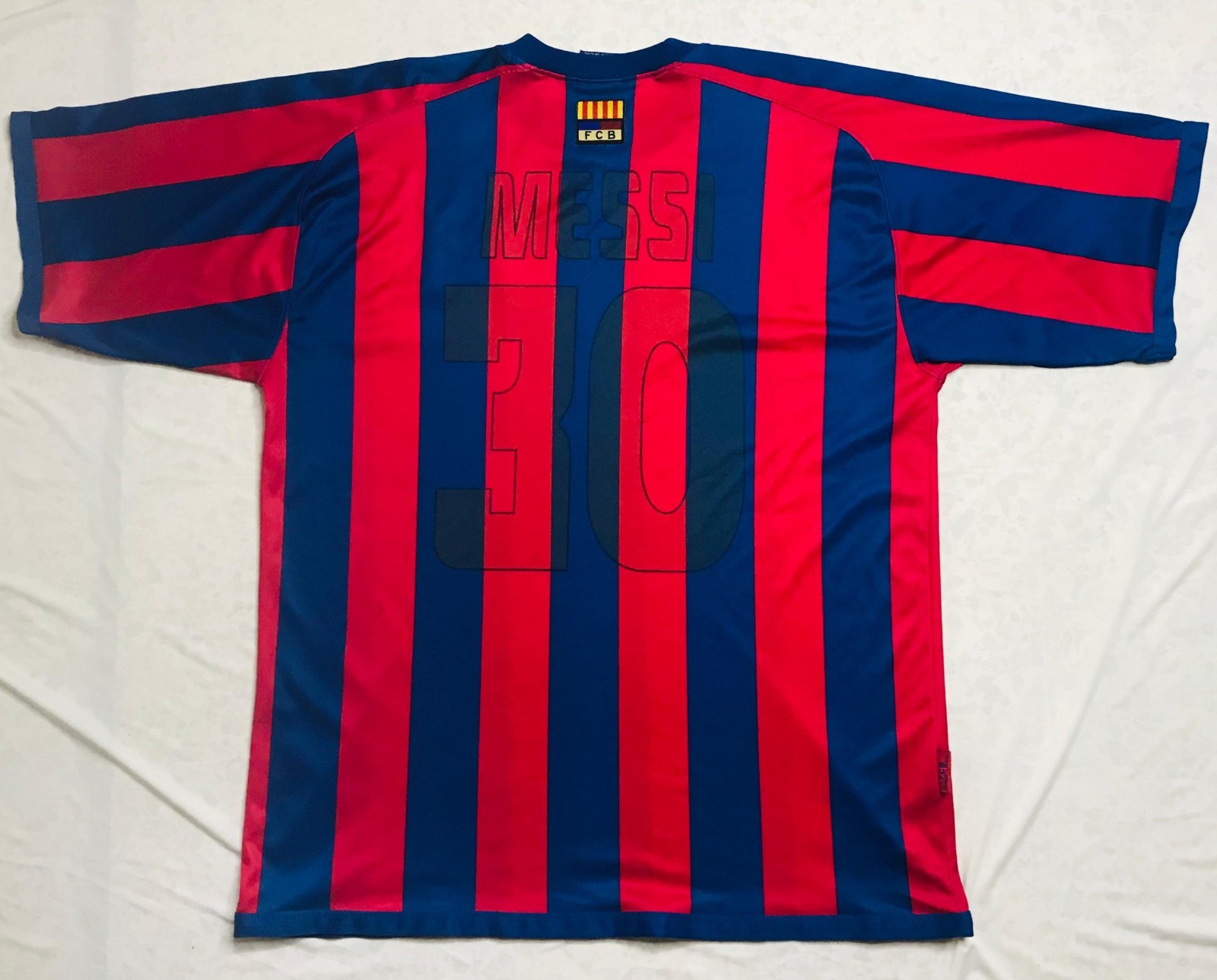 Vintage FC Barcelona Messi #30 Official Product Football Shirt Jersey XL Rare Y2 gallery