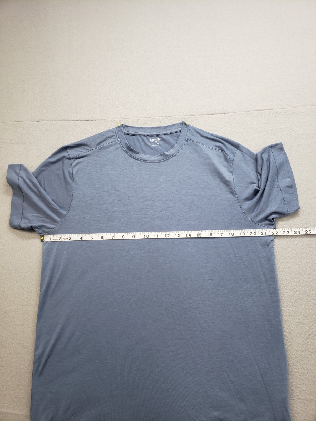 Old Navy Active Men Shirt L Light Blue Crew Neck Flat Front Pullover Casual Tee gallery