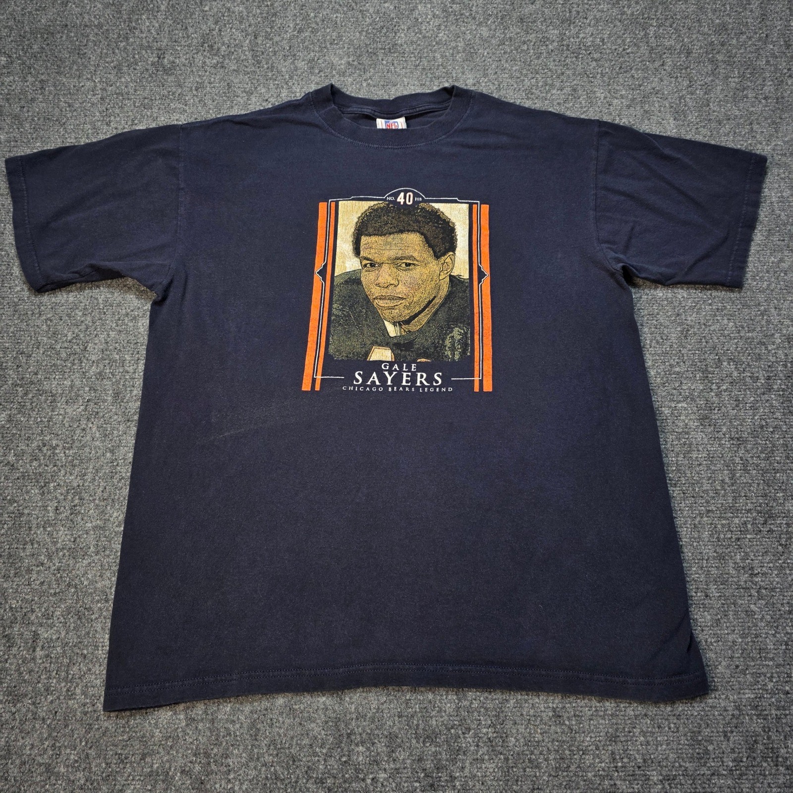 Large NFL VTG Gale Sayers Chicago Bears Legends Navy Blue Graphic T-Shirt gallery