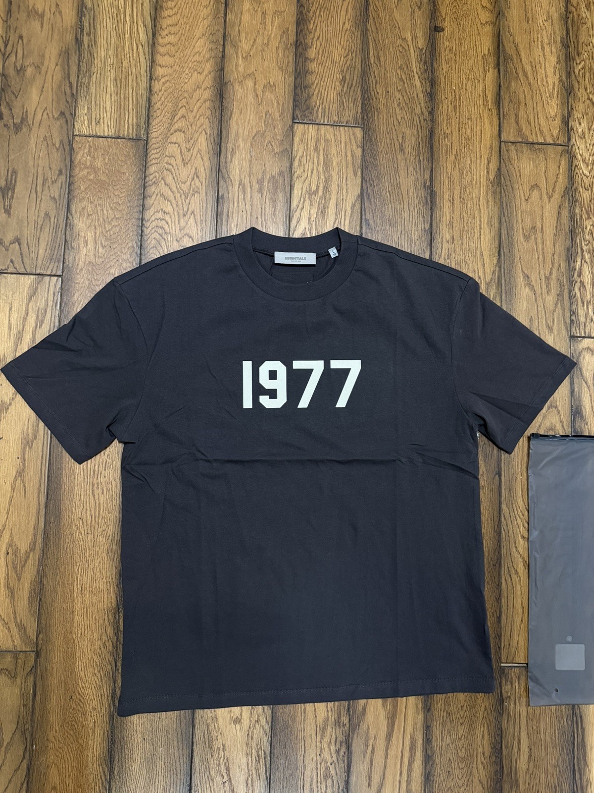 Fear Of God Essentials 1977 Iron Tee Brand New Size L gallery