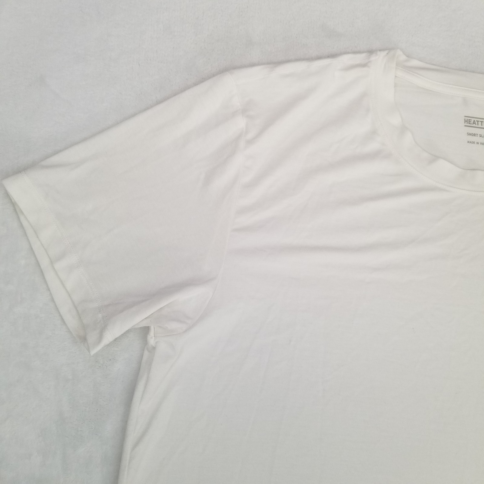 Uniqlo Heattech Men's Large White T-Shirt Short Sleeve Crewneck Classic Casual gallery