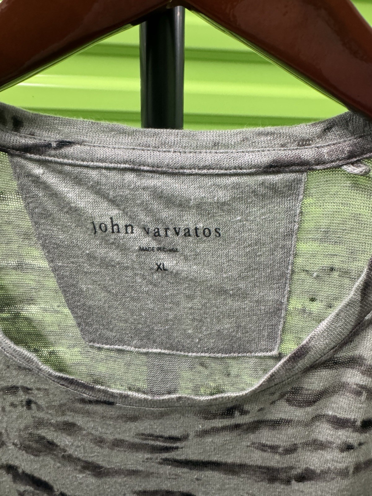 John Varvatos Men’s XL Gray Animal Print Crew Neck Short Sleeve linen Knit Tee gallery