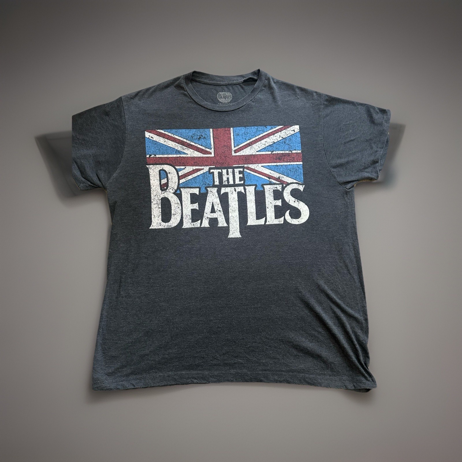 Men's sz L "THE BEATLES" British Flag S/S Tee In Charcoal Gray gallery