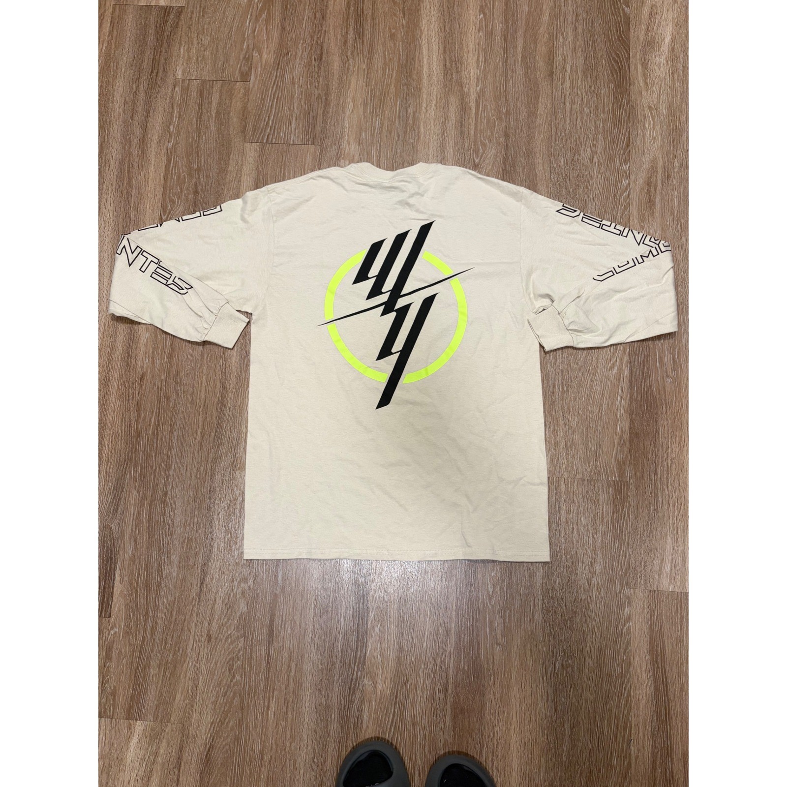 The Thread Shop Mens Tour Graphic Long Sleeve T-Shirt Beige Neon Green Large gallery