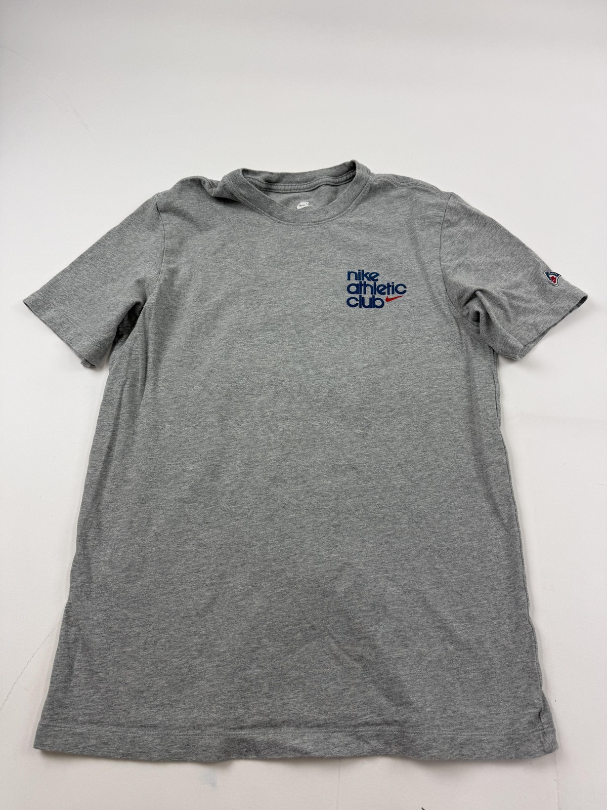 Nike Shirt Mens Medium Heather Gray Graphic Sports Logo Tee Swoosh Athletic Club gallery
