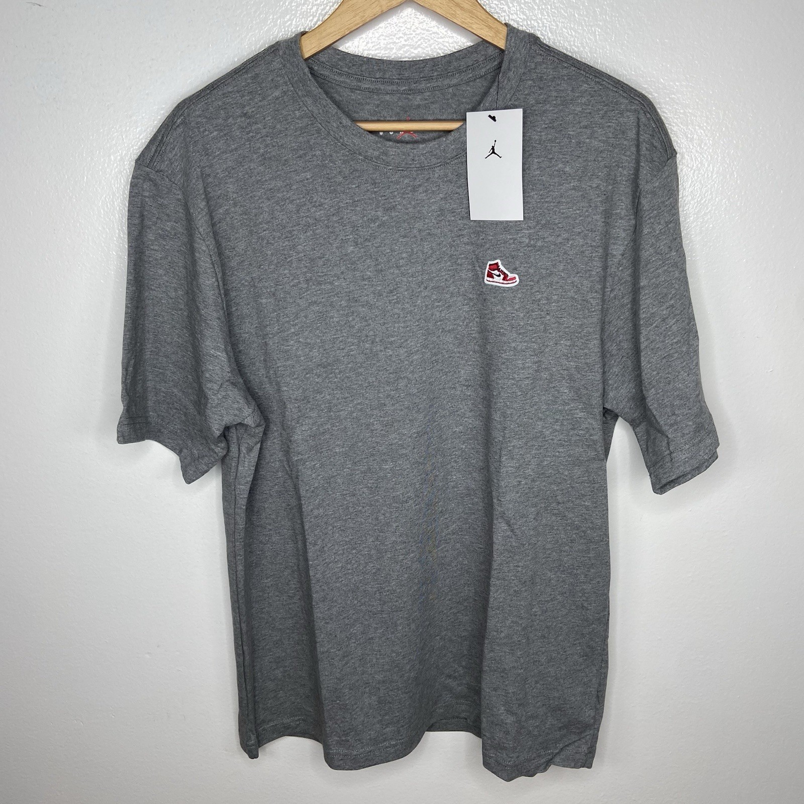 HJ2326 Nike Air Jordan Brand Men’s AJ1 High Chicago Sneaker Patch T-Shirt Size L